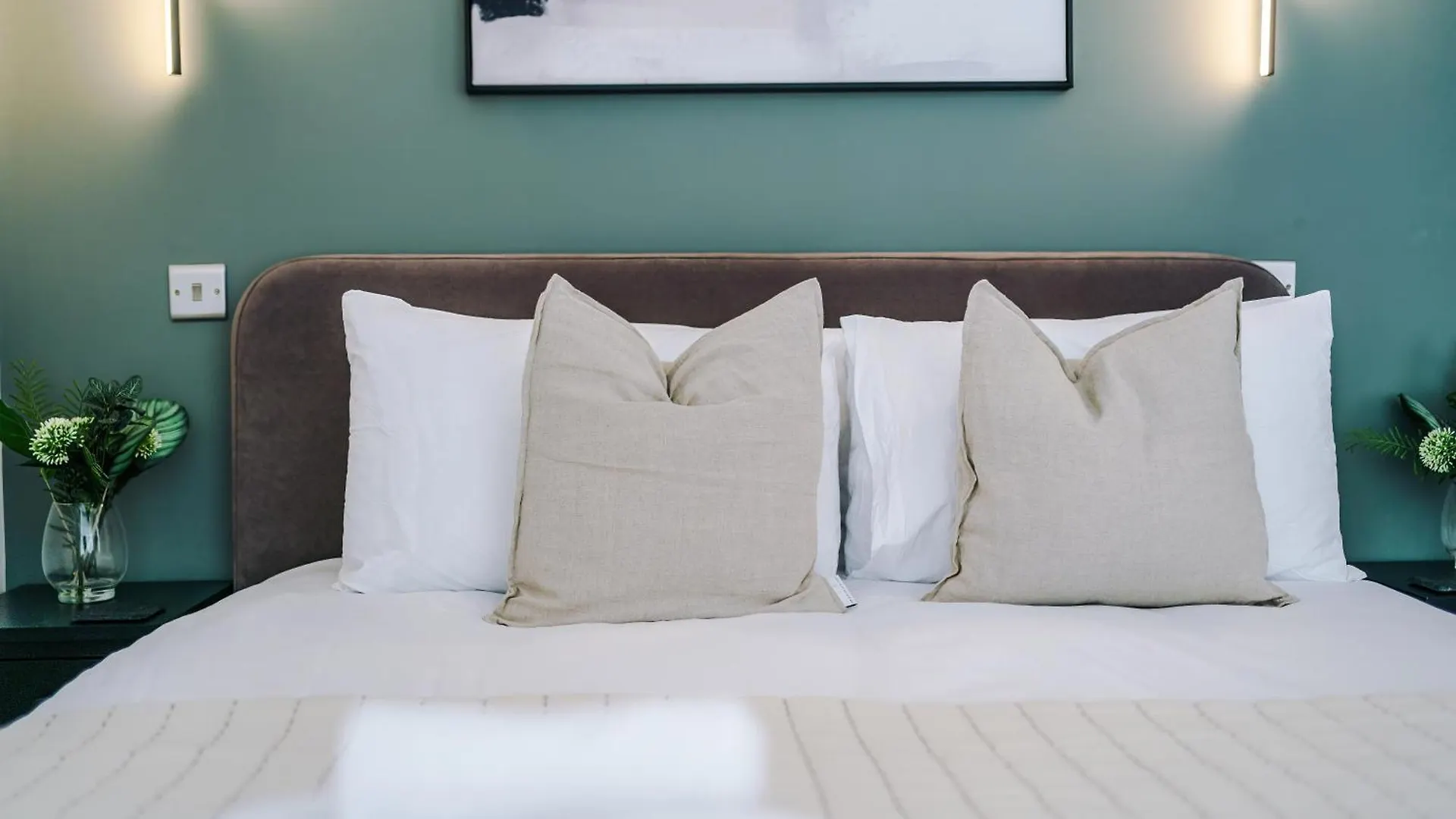 Harrogate House Apt 1 - Cheltenham Parade View 0*,  United Kingdom