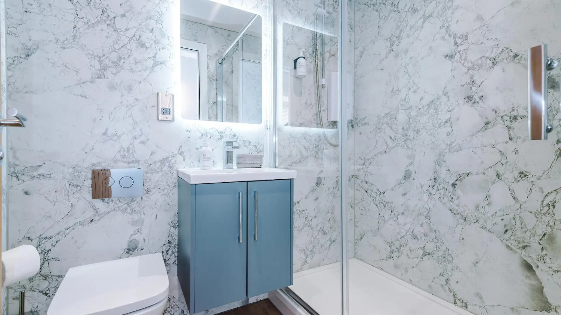 Harrogate House Apt 1 - Cheltenham Parade View Apartment