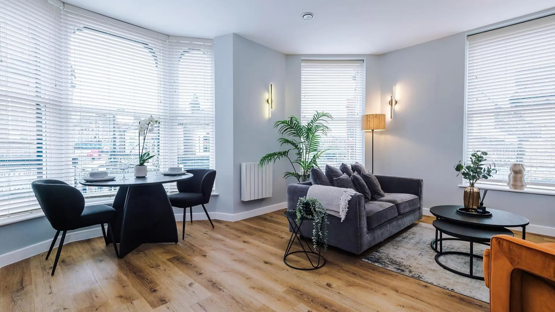 Harrogate House Apt 1 - Cheltenham Parade View Apartment