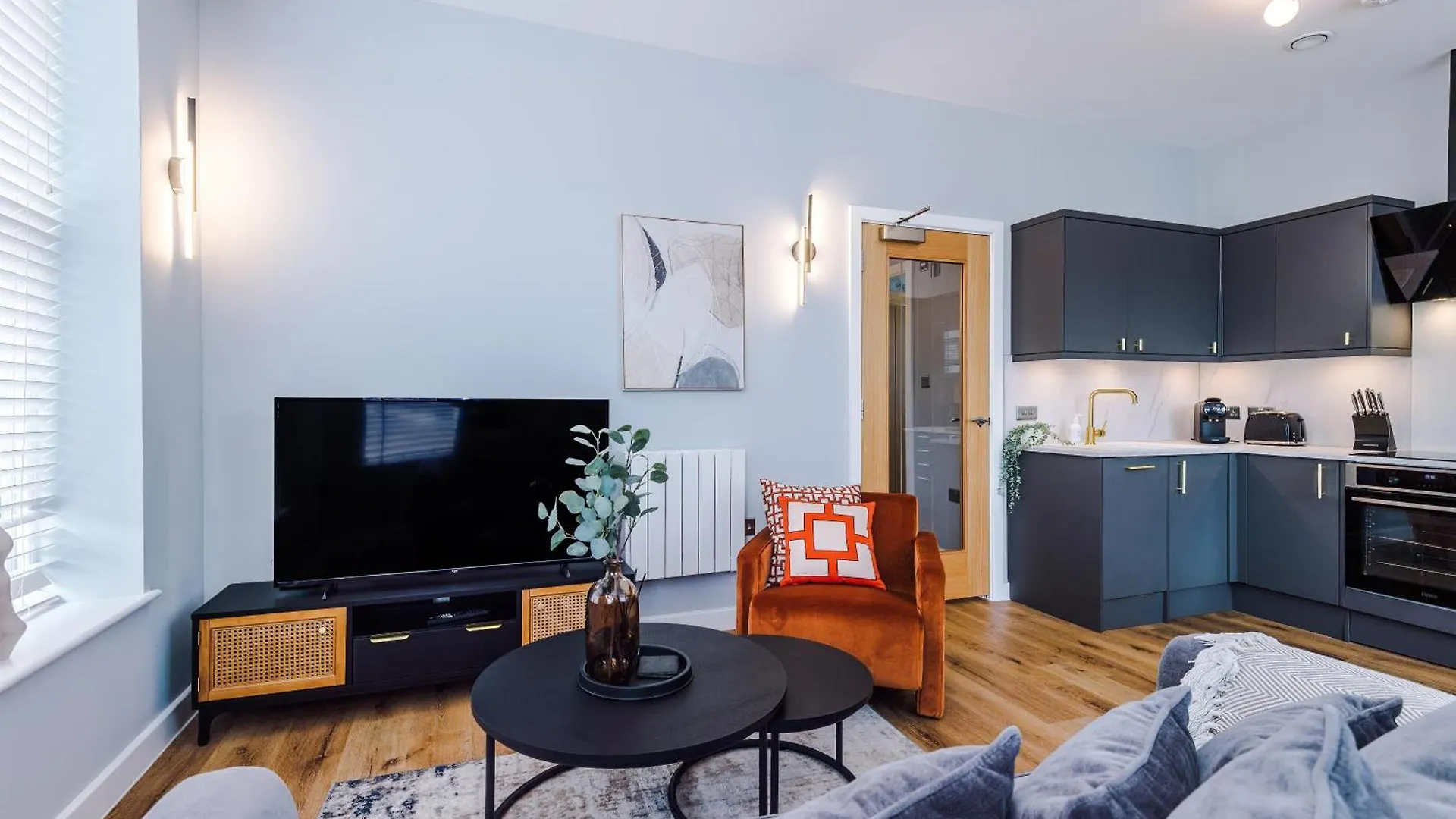 Harrogate House Apt 1 - Cheltenham Parade View Apartment