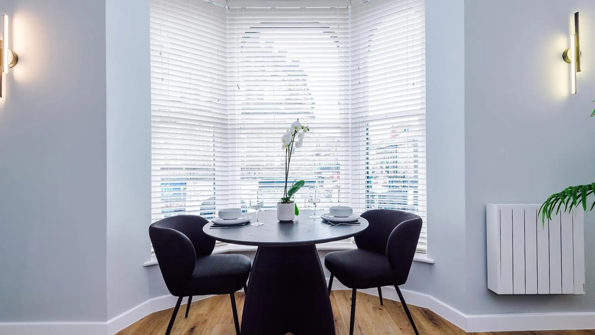 Harrogate House Apt 1 - Cheltenham Parade View Apartment